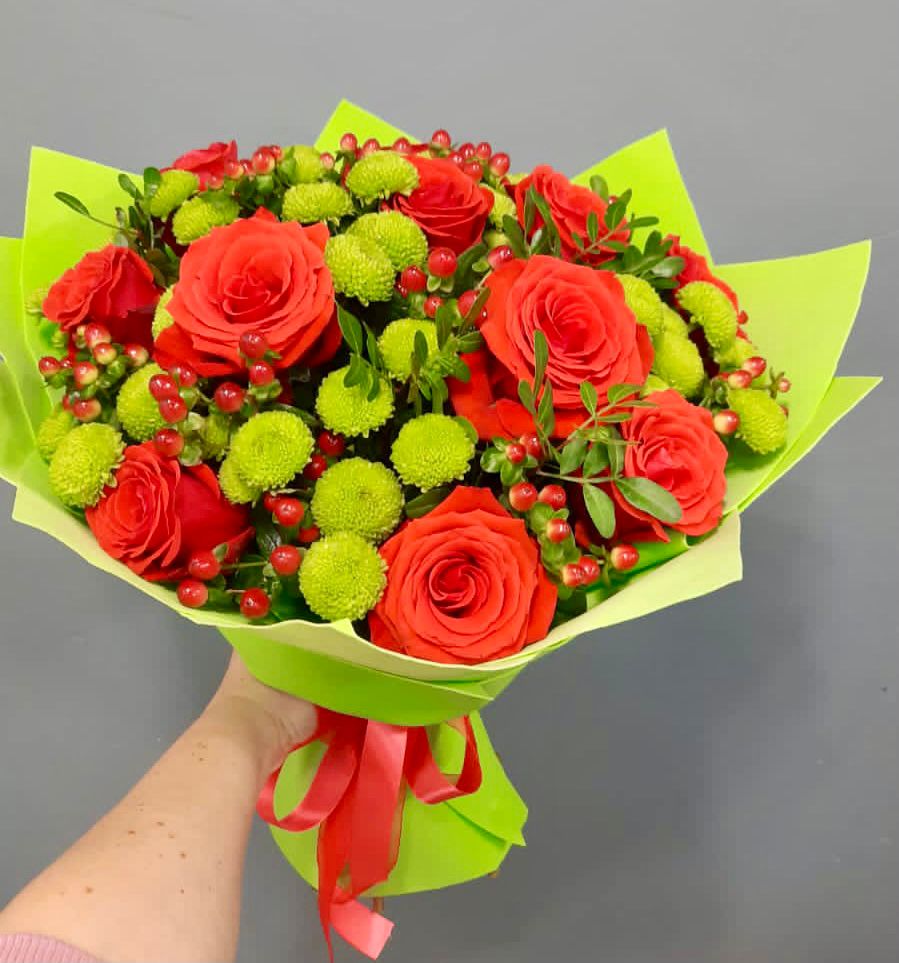 Букет цветов из: Хризантемы и Розы в Елизаветинской Ростовской области