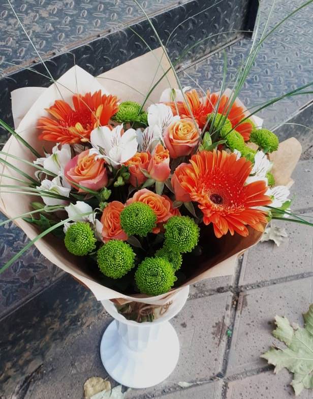 Букет цветов из: Герберы, Хризантемы, Альстромерии и Розы в Елизаветинской Ростовской области