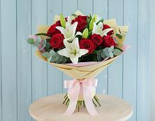 Букет цветов из:  Лилии и Розы в Елизаветинской Ростовской области