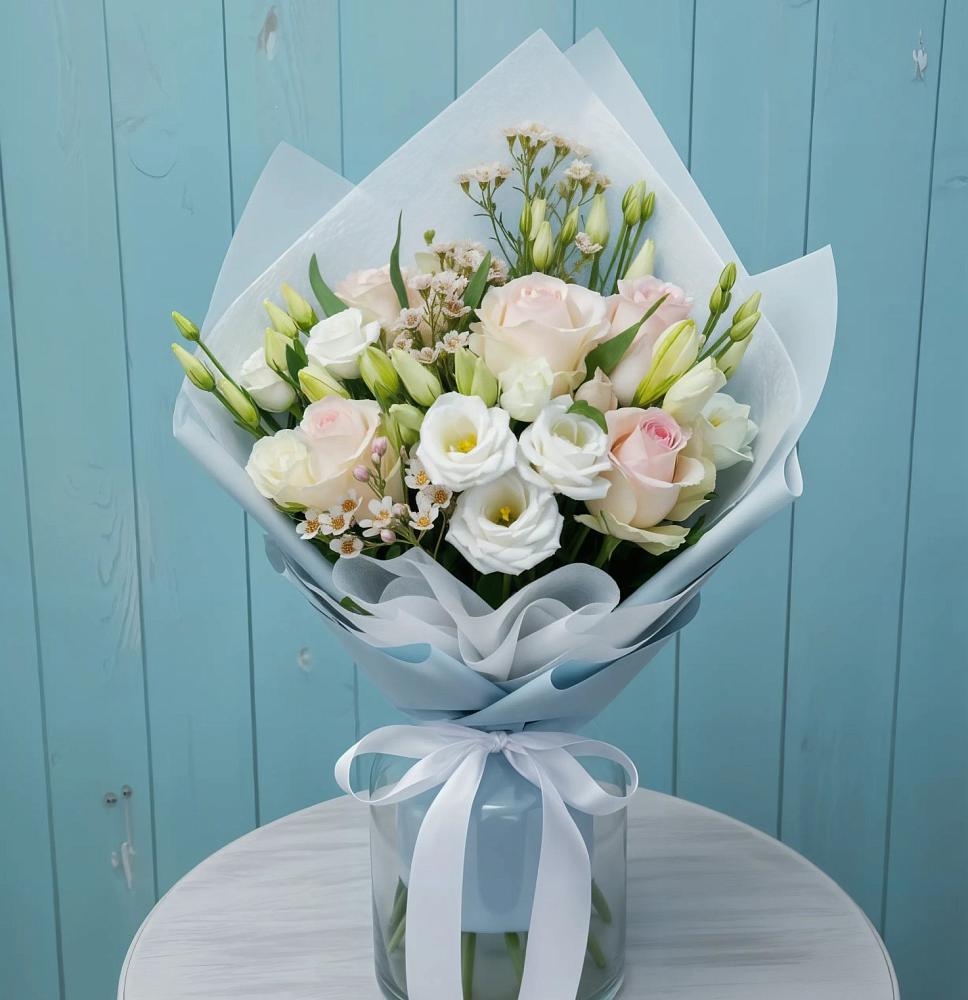 Букет цветов из: Розы и Лизиантусы в Елизаветинской Ростовской области