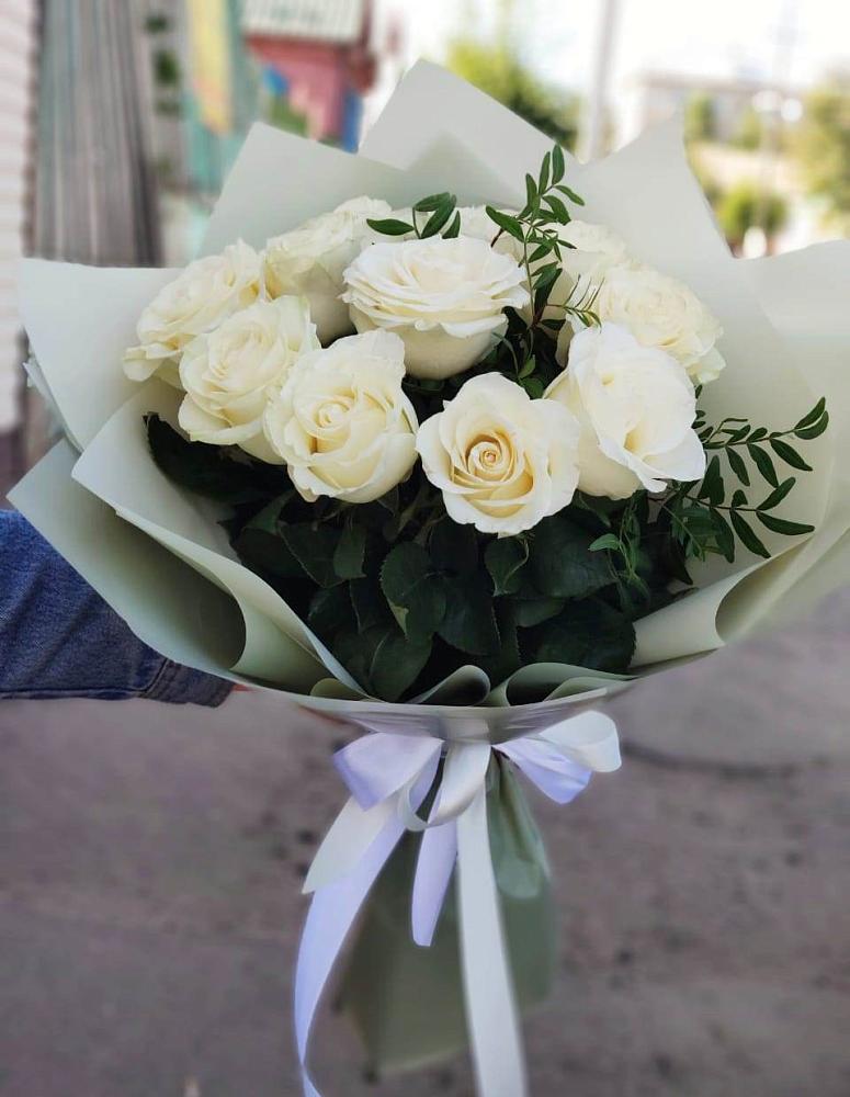 Букет Белые розы Проуд в Елизаветинской Ростовской области