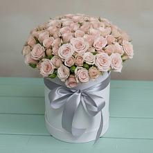 Цветочная композиция из Розы в шляпной коробке в Елизаветинской Ростовской области