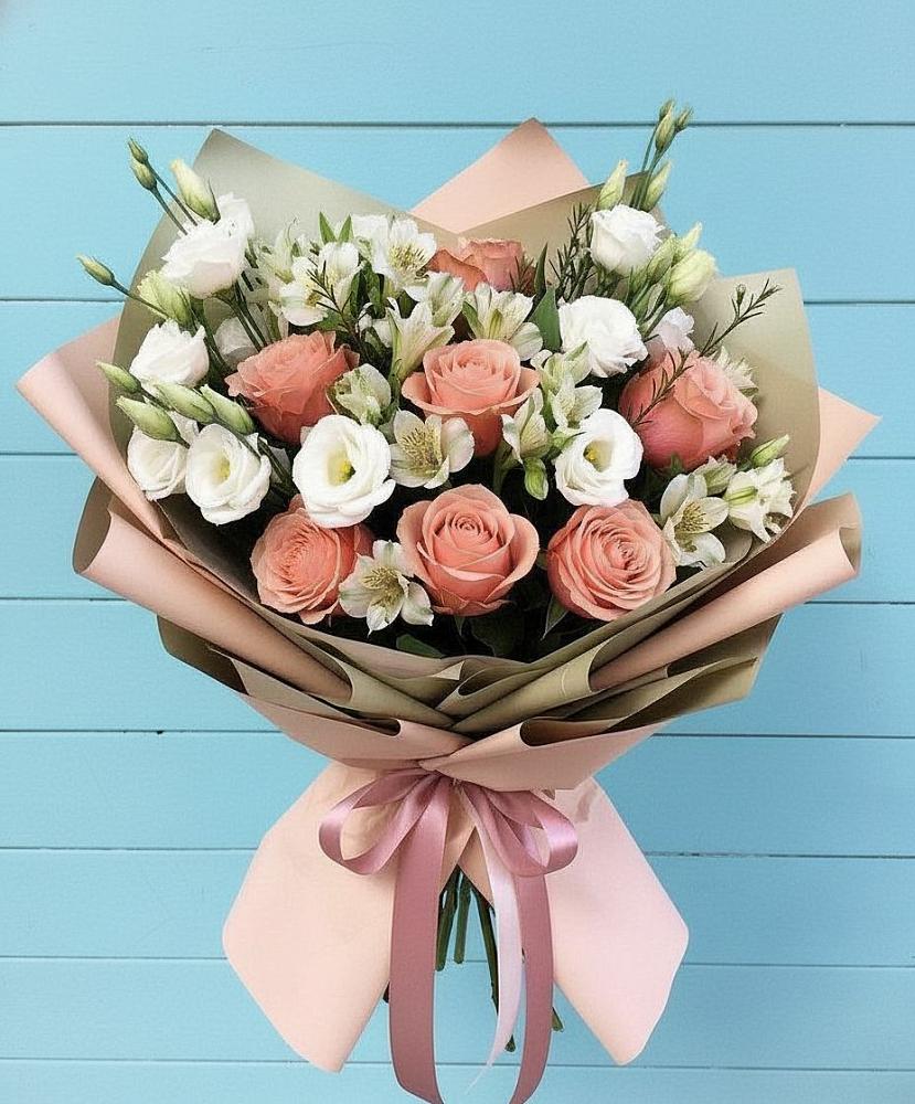 Букет цветов из: Розы, Альстромерии и Лизиантусы в Елизаветинской Ростовской области