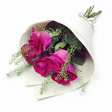 Букет цветов из:  Розы в Елизаветинской Ростовской области