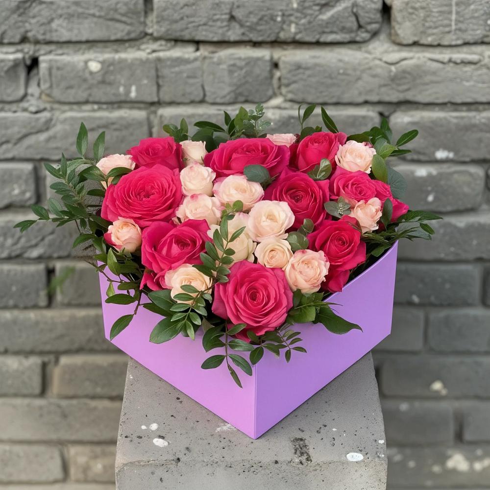Цветочная композиция из Розы в коробке в Елизаветинской Ростовской области