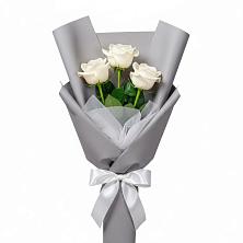 Букет 3 белые розы в Елизаветинской Ростовской области