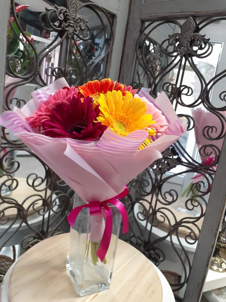 Букет цветов из: Герберы в Елизаветинской Ростовской области