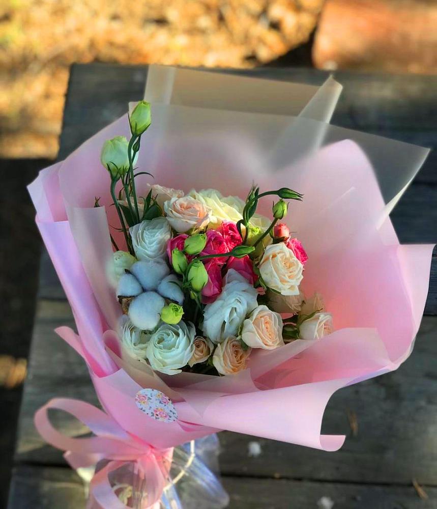 Букет цветов из: Розы и Лизиантусы в Елизаветинской Ростовской области