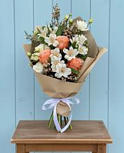 Букет цветов из:  Альстромерии, Лизиантусы, Розы и Хризантемы в Елизаветинской Ростовской области