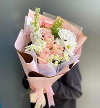 Букет цветов из:  Хризантемы и Розы в Елизаветинской Ростовской области