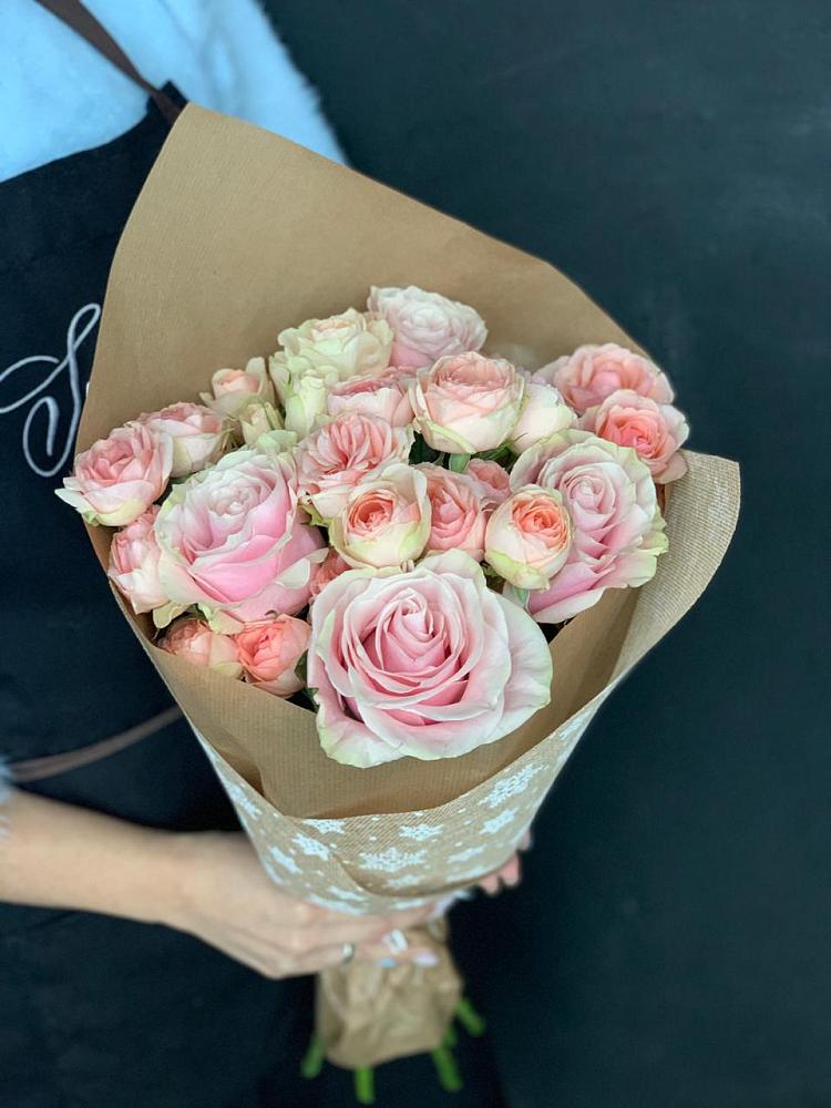 Букет цветов из: Хризантемы и Розы в Елизаветинской Ростовской области