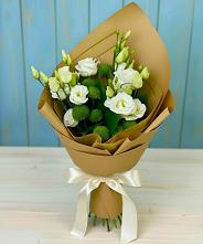 Букет цветов из:  Хризантемы и Лизиантусы в Елизаветинской Ростовской области