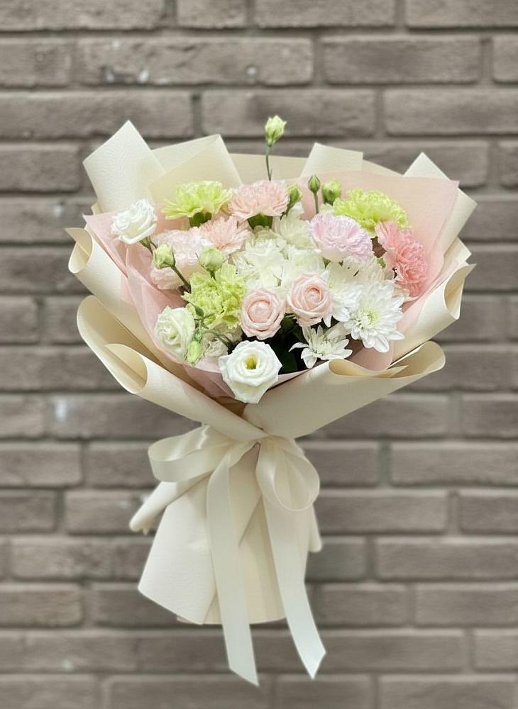 Букет цветов из: Гвоздики, Розы, Лизиантусы и Хризантемы в Елизаветинской Ростовской области