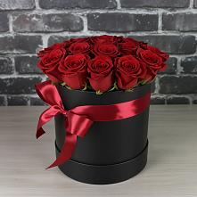 Цветочная композиция из Розы в шляпной коробке в Елизаветинской Ростовской области