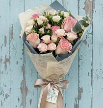 Букет цветов из:  Розы в Елизаветинской Ростовской области