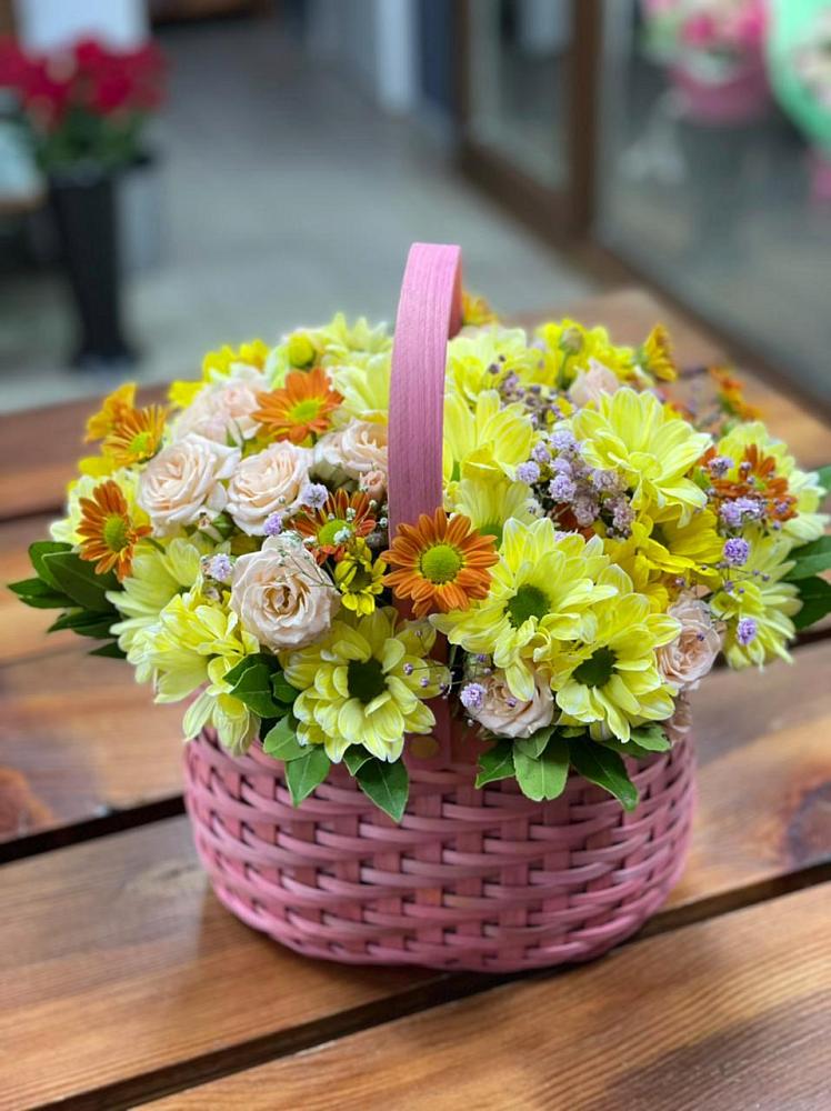 Цветочная композиция из Хризантемы и Розы в корзине в Елизаветинской Ростовской области