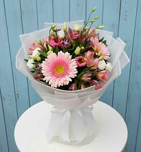 Букет цветов из:  Герберы, Альстромерии и Лизиантусы в Елизаветинской Ростовской области