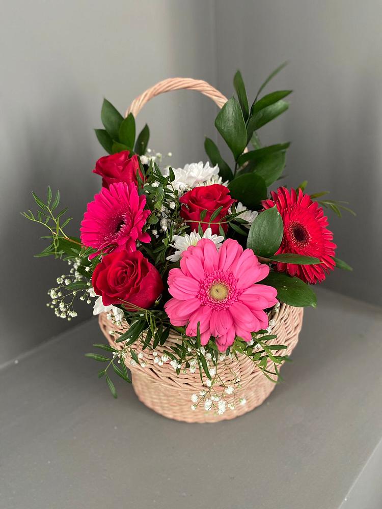 Цветочная композиция из Розы, Хризантемы и Герберы в корзине в Елизаветинской Ростовской области