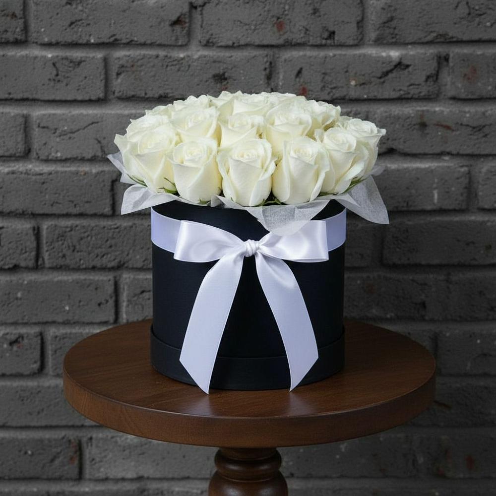 Цветочная композиция из Розы в шляпной коробке в Елизаветинской Ростовской области