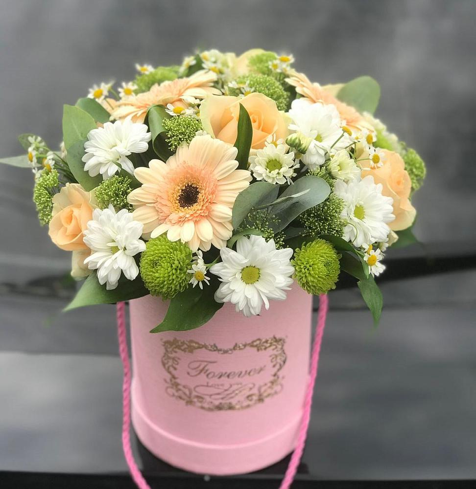 Цветочная композиция из Розы, Герберы и Хризантемы в шляпной коробке в Елизаветинской Ростовской области