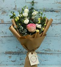 Букет цветов из:  Розы и Лизиантусы в Елизаветинской Ростовской области