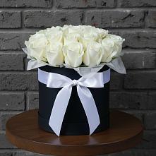 Цветочная композиция из Розы в шляпной коробке в Елизаветинской Ростовской области