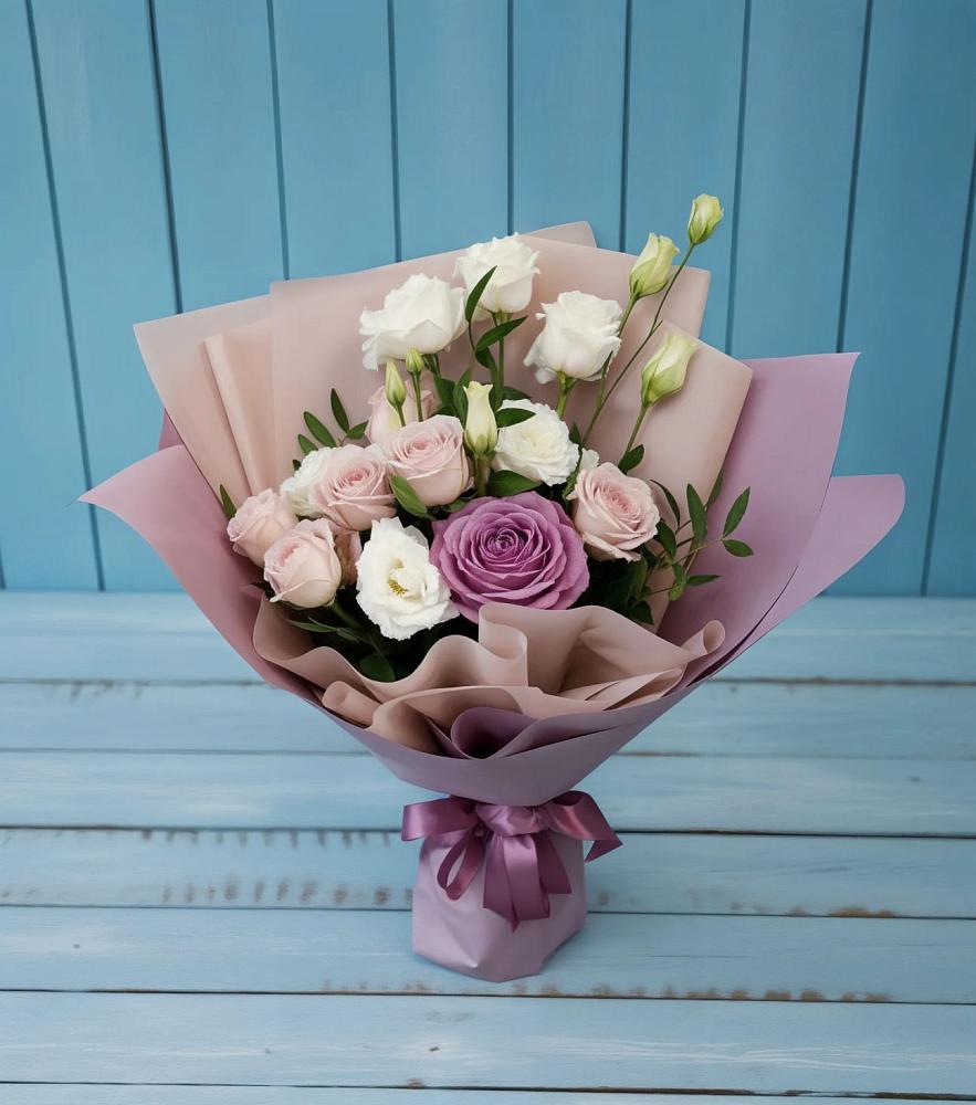 Букет цветов из: Розы и Лизиантусы в Елизаветинской Ростовской области